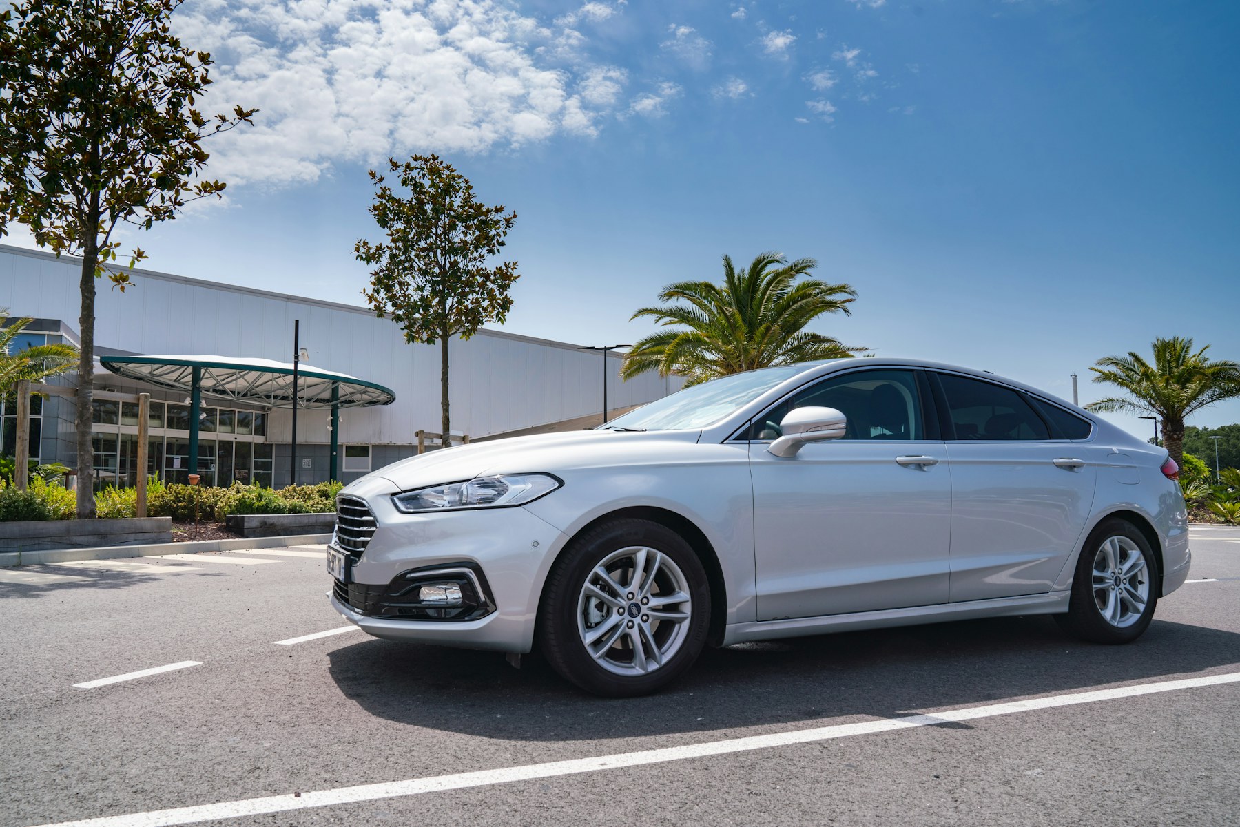 Xe sedan hạng sang Thuê Xe Kim Ngọc